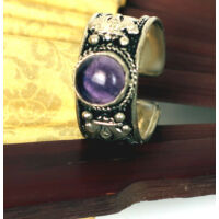 Köves gyűrű lila kővel 