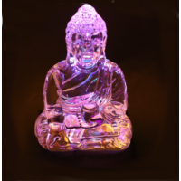 Buddha szobor megvilágítással 
