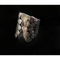 Hill Tribe gyűrű ezüst csakra minta 12 gr. Hill Tribe gyűrű ezüst csakra minta 12 gr.