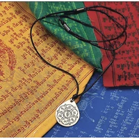 Om mani mantrás réz medál láncon