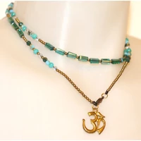 Om medálos köves nyaklánc