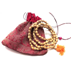 Tulsi mala csomózott tartóval