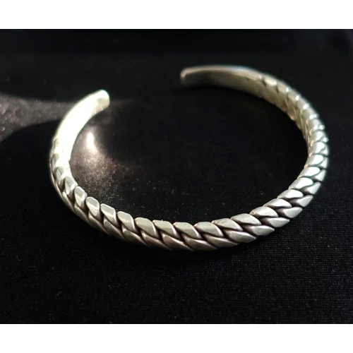 Fonott ezüst karkötő 37,5 gr.