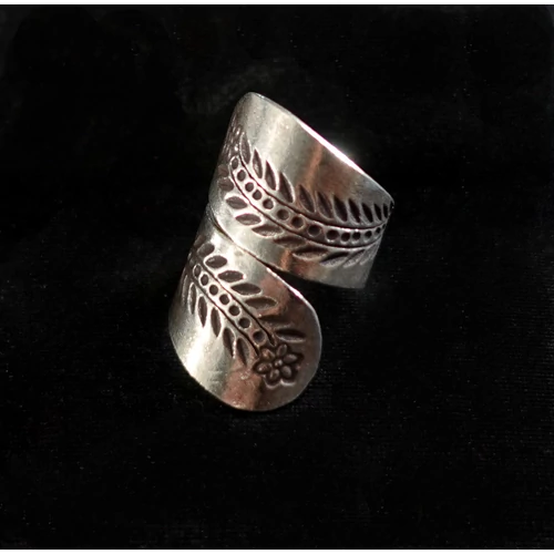 Hill Tribe  gyűrű ezüst virág 9 gr.