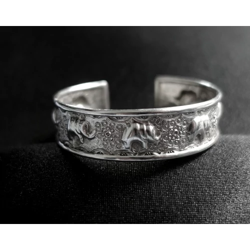 Elefántos ezüst karkötő 27 gr.